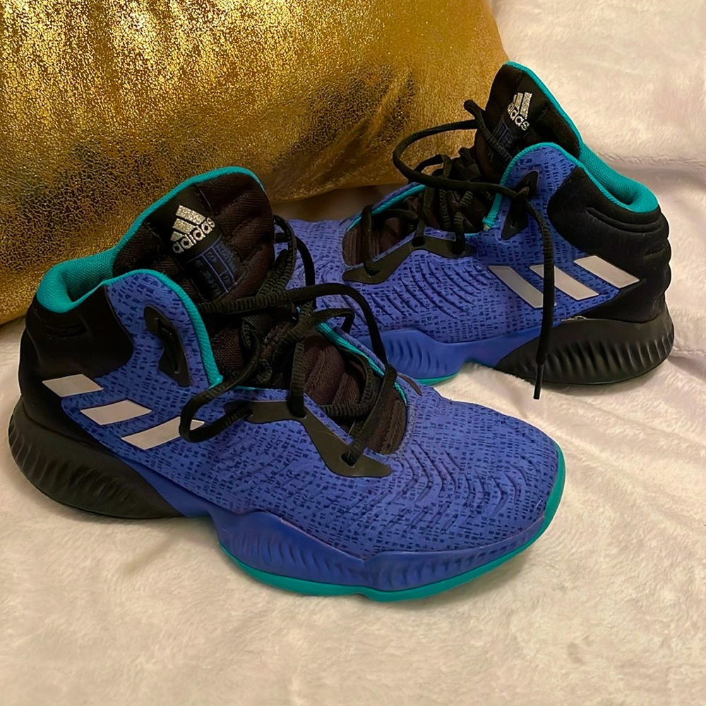 Adidas Bounce Boys Size 6 Sneakers in Blue